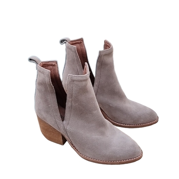 Anthropologie Shoes - Jeffrey Campbell Anthro Orwell Ankle Booties Boots 6 Beige Stone Taupe Suede